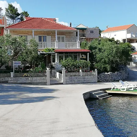 イヴォーナ アパート